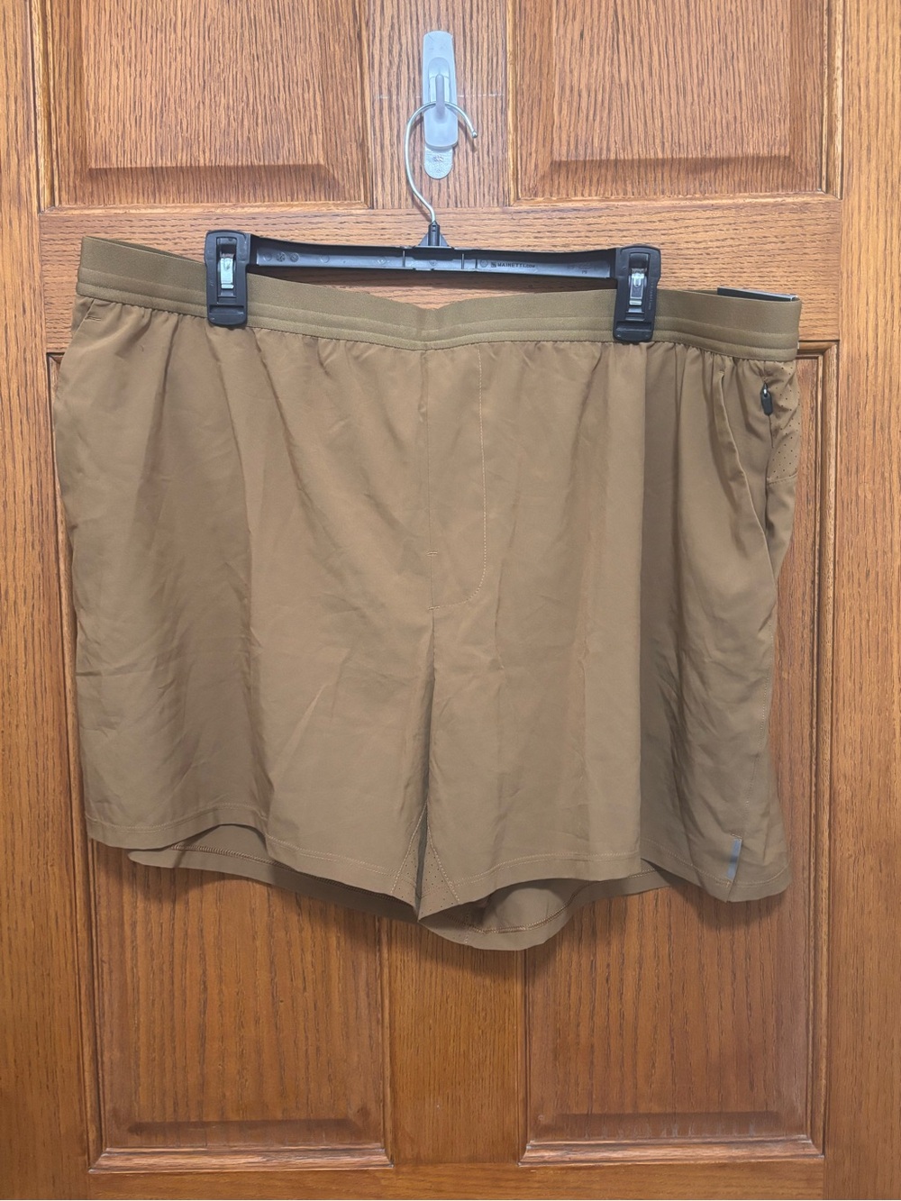 VRST Men's Athletic Accelerate Shorts in Brown Spice. Sz XXL. NWT